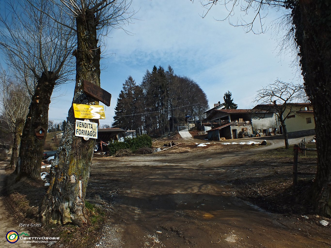 83 mi rifornisco di  ottimi formaggi all'Agriturismo 'Cinque Abeti'.JPG